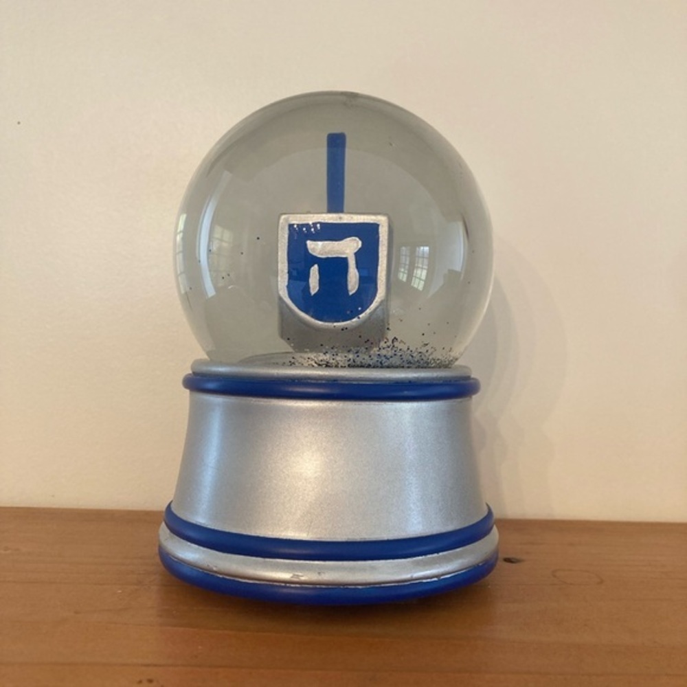 Sankyo Musical Water Globe Dreidel  “I Have A Little Dreidel” Hanukkah Snowglobe
